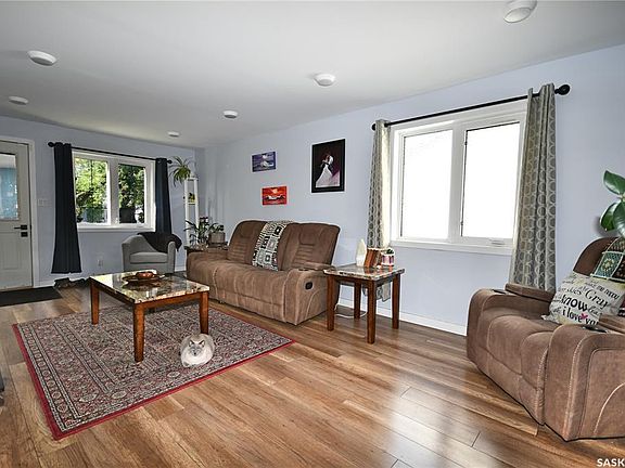 4th image of 540 10th St E