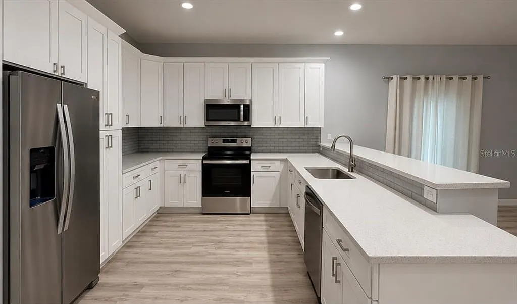 3 bed, 2.0 bath, 1394 sqft, $2,700 — Photo 4
