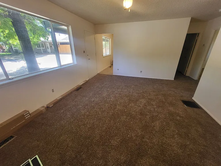 2068 W Sheffield Mnr — Photo 2