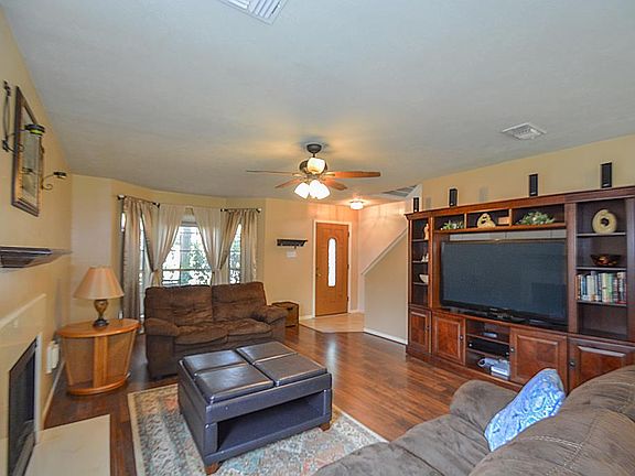 5th image of 22539 Old Church Ln