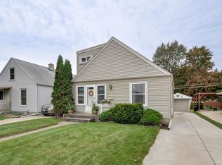 2512 Blaine Ave, Racine, WI 53405