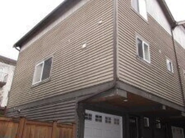 2124 N 112th St APT C, Seattle, WA 98133