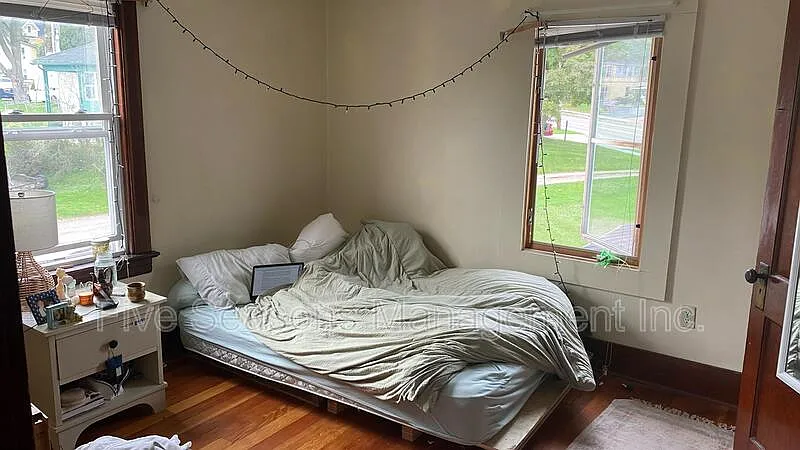 4 bed, 2.0 bath, 1000 sqft, $3,920 — Photo 4