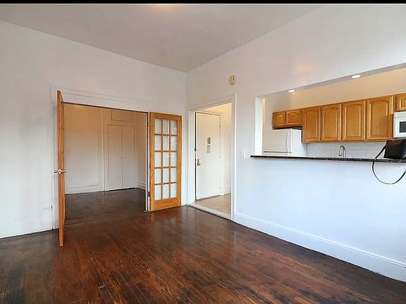 3rd image of 374 W 46th St APT 3W
