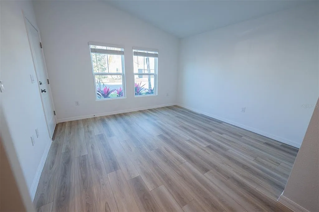 3 bed, 2.0 bath, 1900 sqft, $2,500 — Photo 4