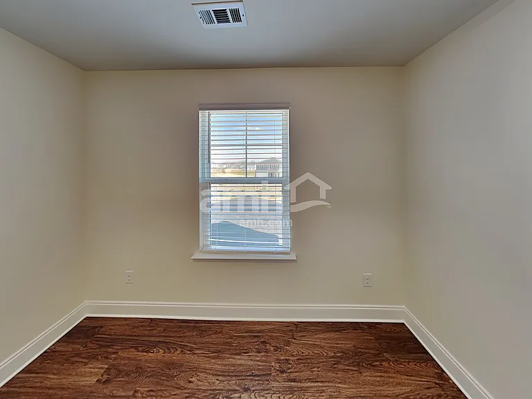 1360 Lomond Dr — Photo 23
