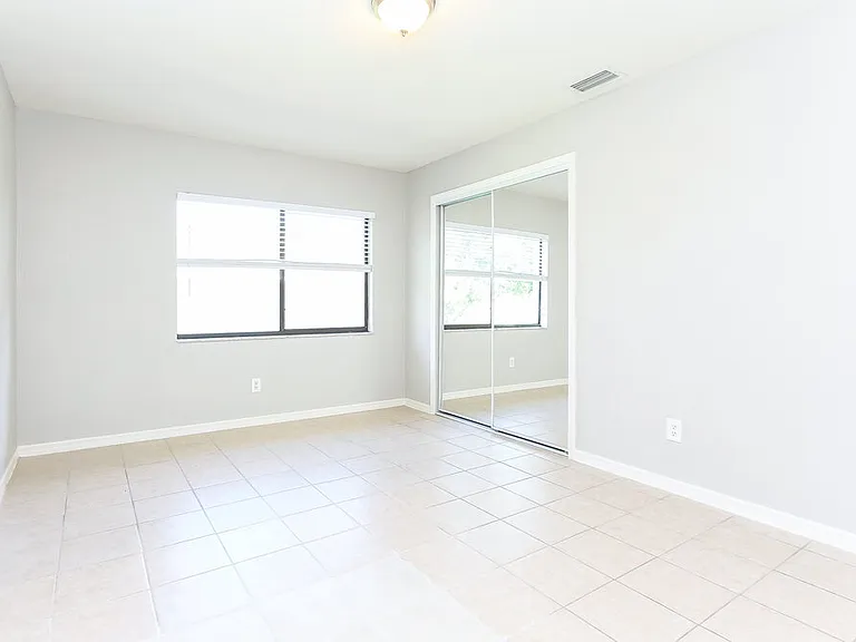 2715 SE 8th Ave — Photo 13