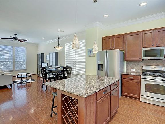 The open concept floorplan is fantastic for entertaining.