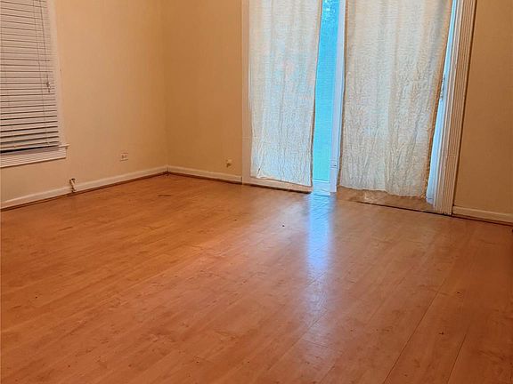 3rd image of 3520 Southmore Blvd