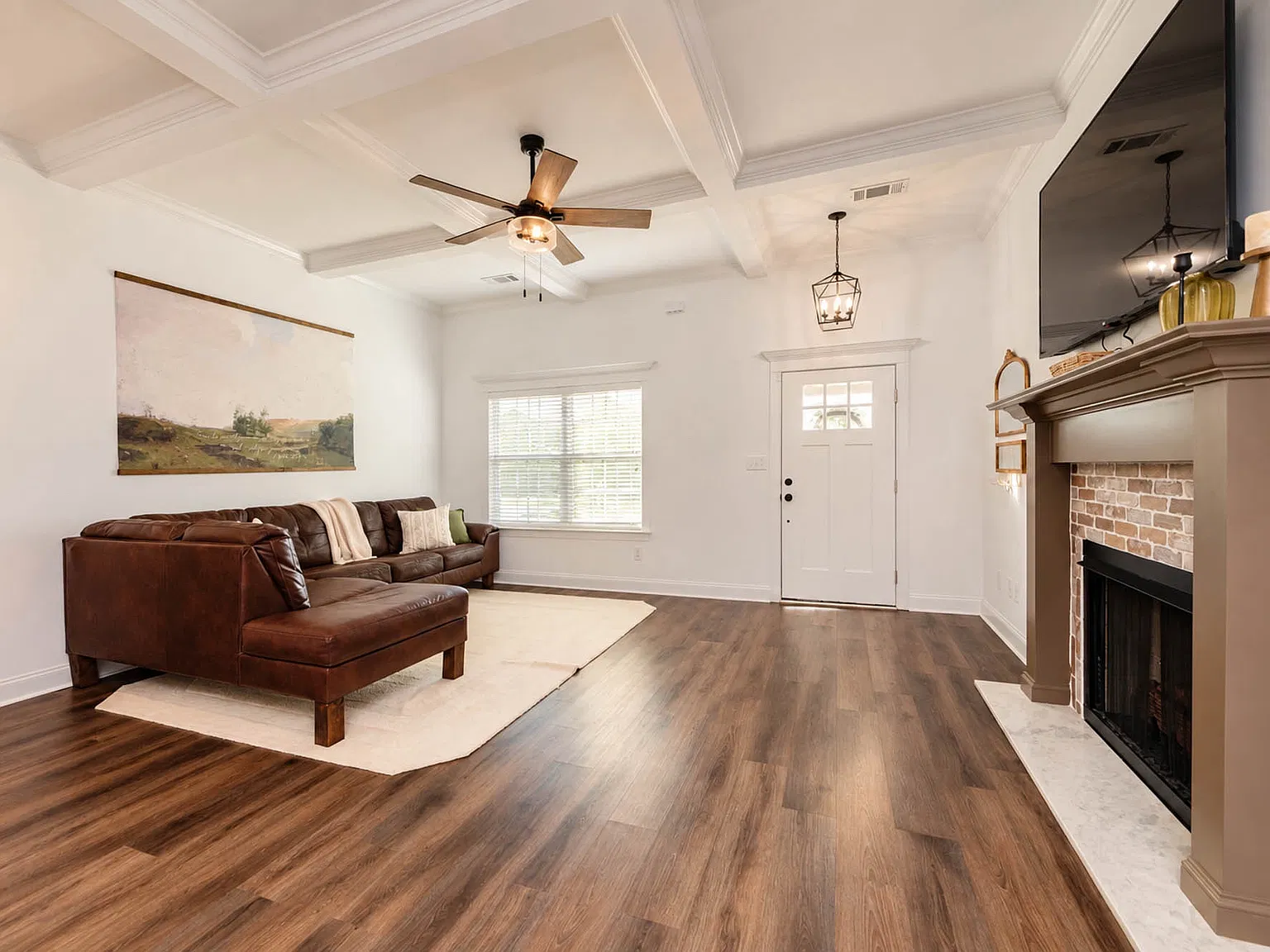3 bed, 1600 sqft, $2,500 — Photo 2