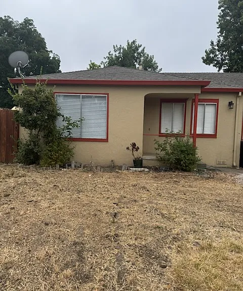 1010 Pressley St — Photo 2