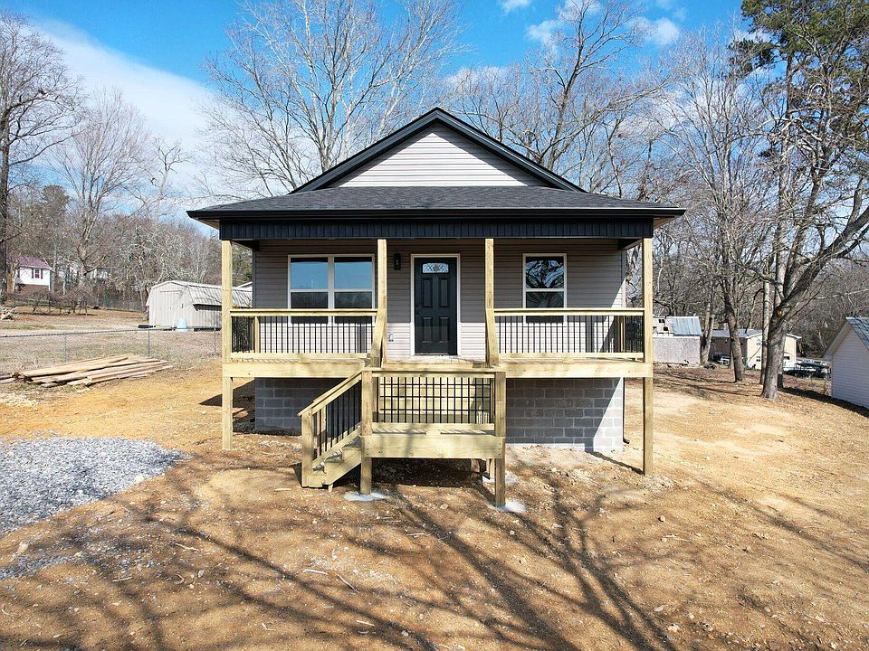 1st image of 215 Marion Cir SE