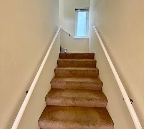 2nd image of 101 Hobart Ave APT 3