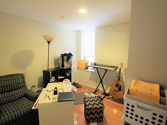 4th image of 1426 Catharine St APT B