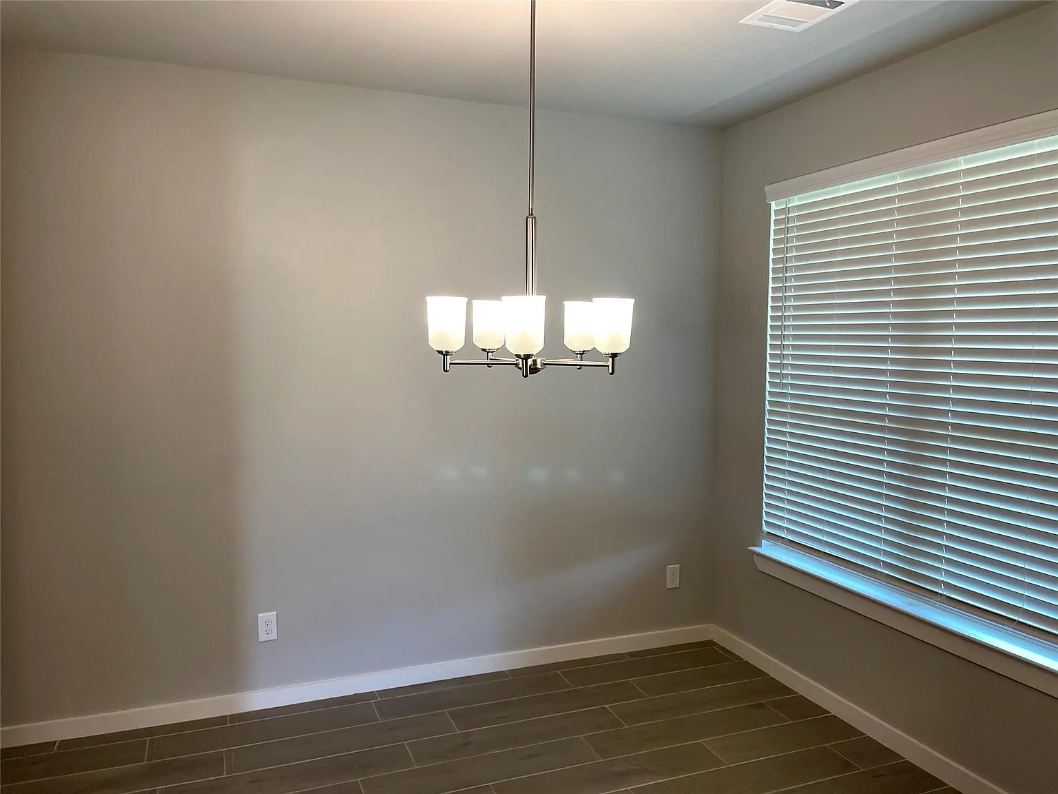 3 bed, 2.5 bath, 1508 sqft, $1,600 — Photo 4