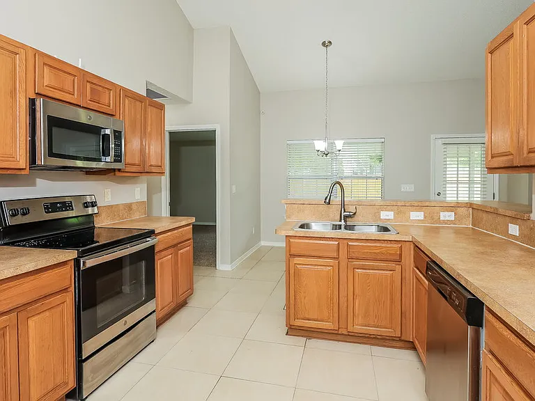 3209 Silverado Cir — Photo 6