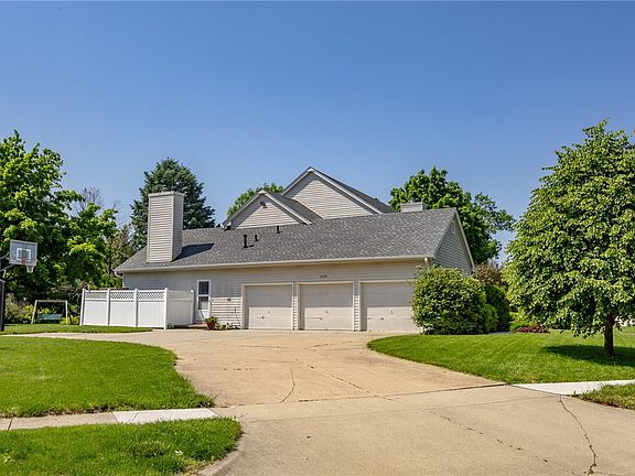 2nd image of 5908 Crabapple Ln