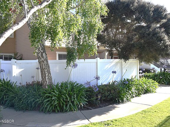 2nd image of 2475 Village Grn