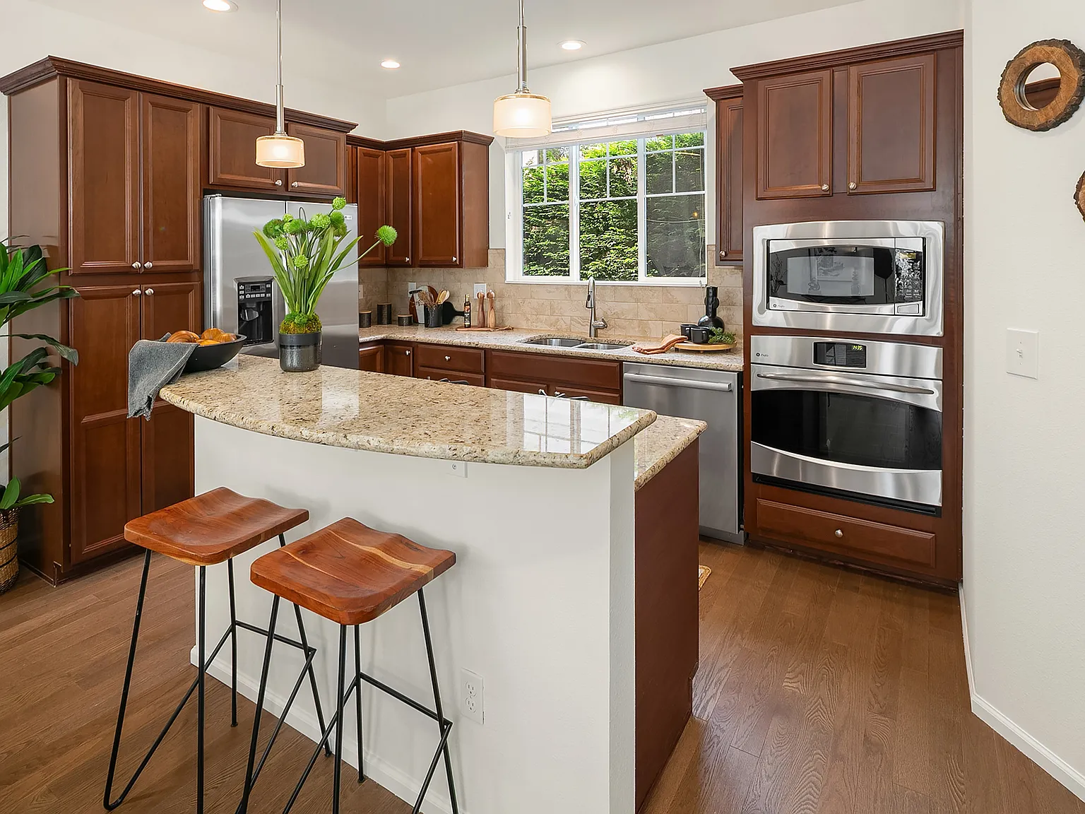 2 bed, 2.5 bath, 1330 sqft, $3,800 — Photo 3