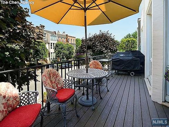 3rd image of 122 Kensington Dr Unit 122