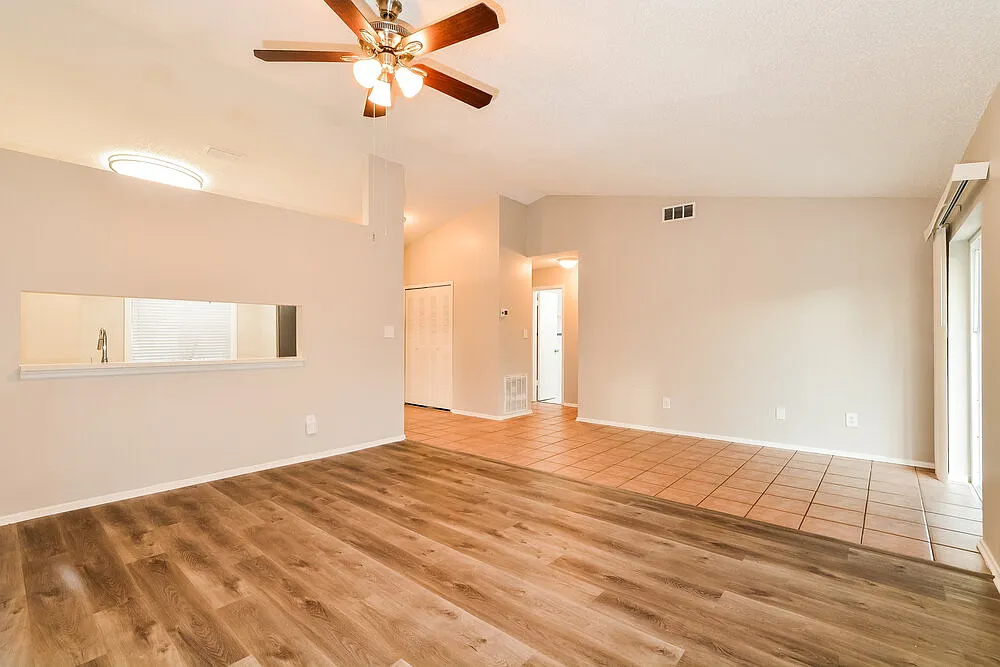 3 bed, 2.0 bath, 1300 sqft, $2,240 — Photo 3