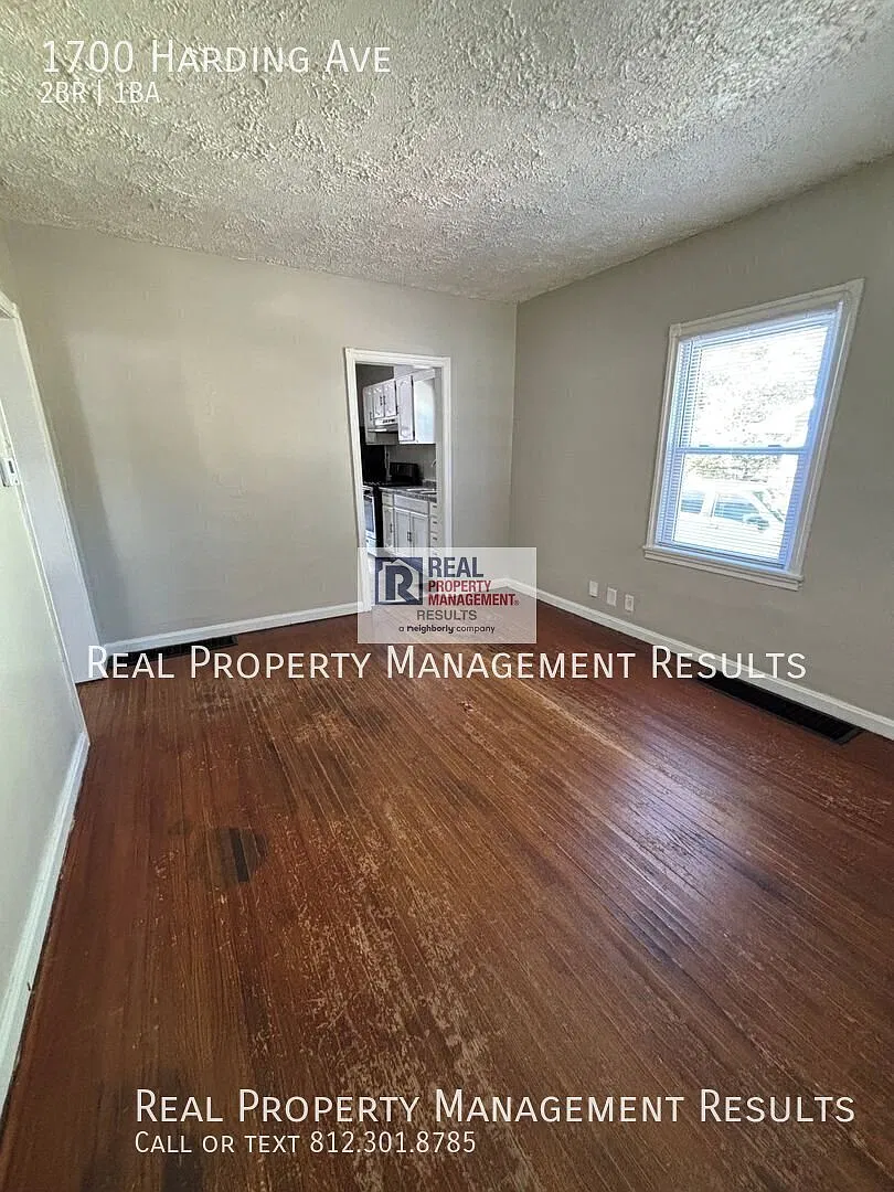 Bright 2 Bedroom Home with Bonus Room & Back Deck — Photo 2