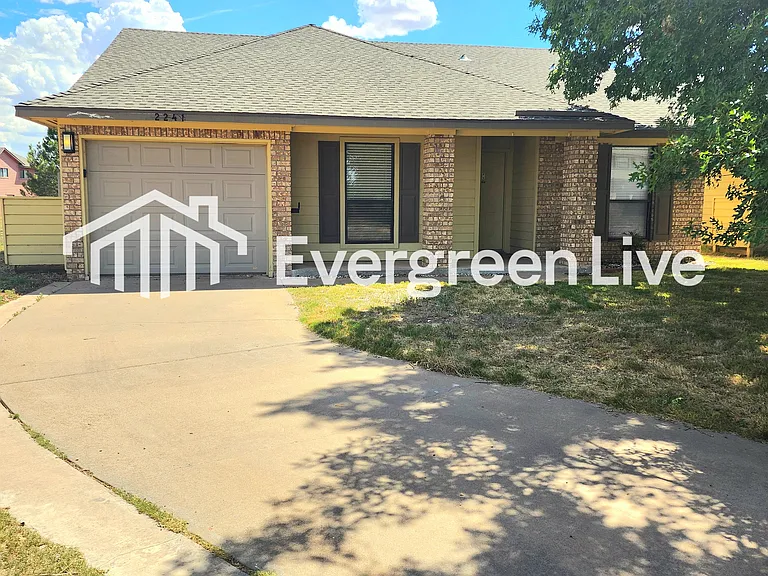 2241 Zuni Ct — Photo 2