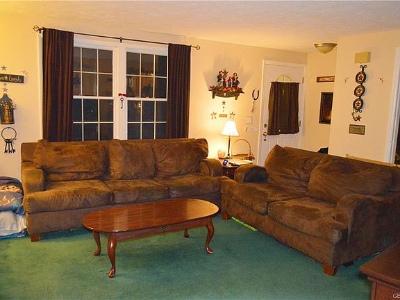 4th image of 71 Staglen Dr