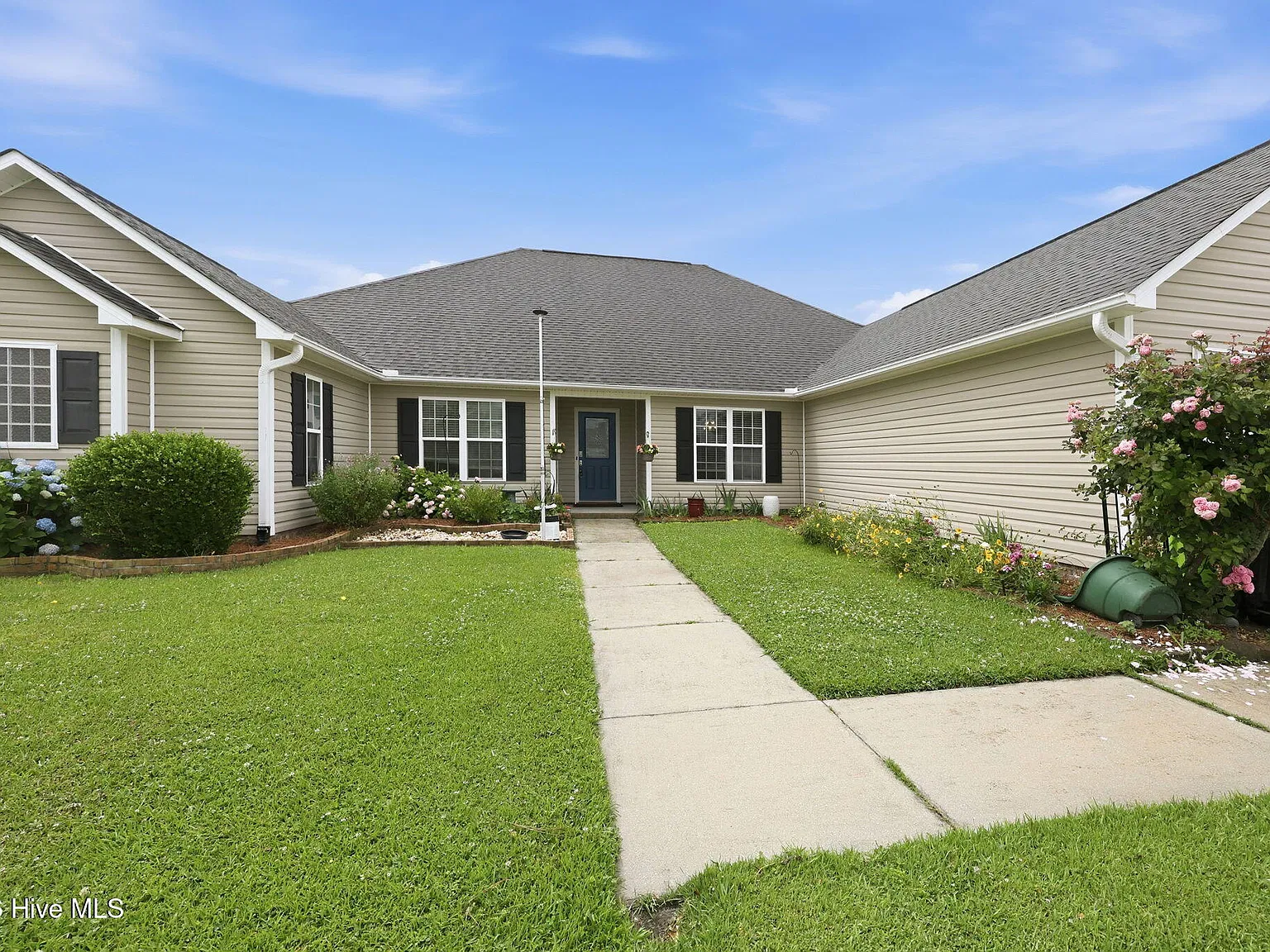 4 bed, 4.0 bath, 3155 sqft, $2,800 — Photo 2