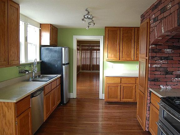 4th image of 620 Cynthia St