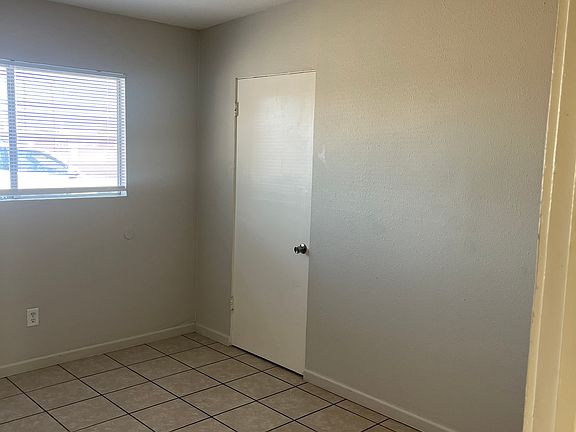 4th image of 1186 W Kings Ln #20