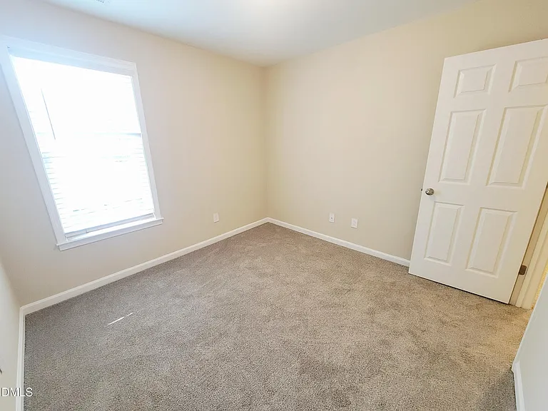 411 Whitehall Ct — Photo 45