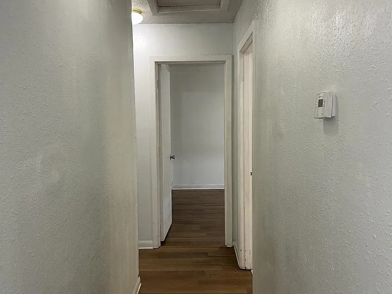 1052 N Lincoln St — Photo 14