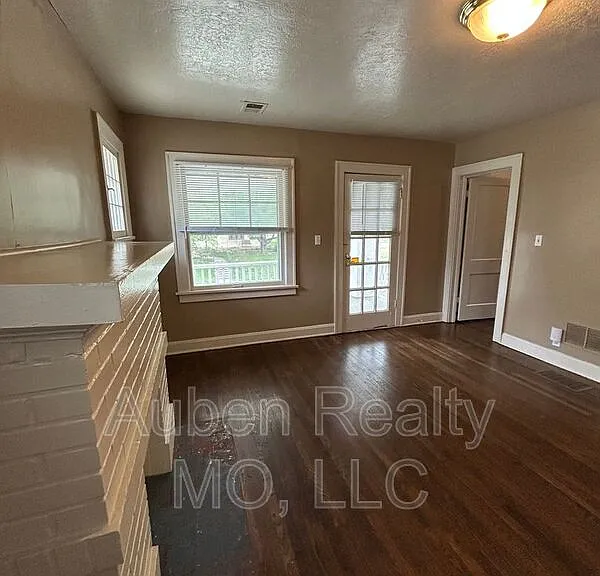 5405 Harrison St #2F — Photo 3
