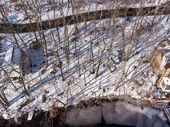 64 W Shore Dr, Clinton, CT 06413