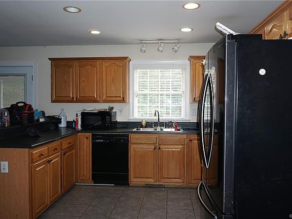 5th image of 2379 Graceland Dr