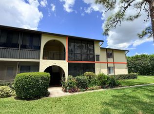 318 Knotty Pine Circle #D-2, Greenacres, FL 33463