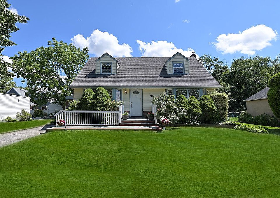 1st image of 5 Birchwood Dr