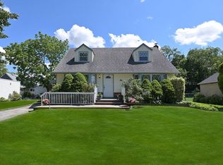 5 Birchwood Dr, New Hyde Park, NY 11040
