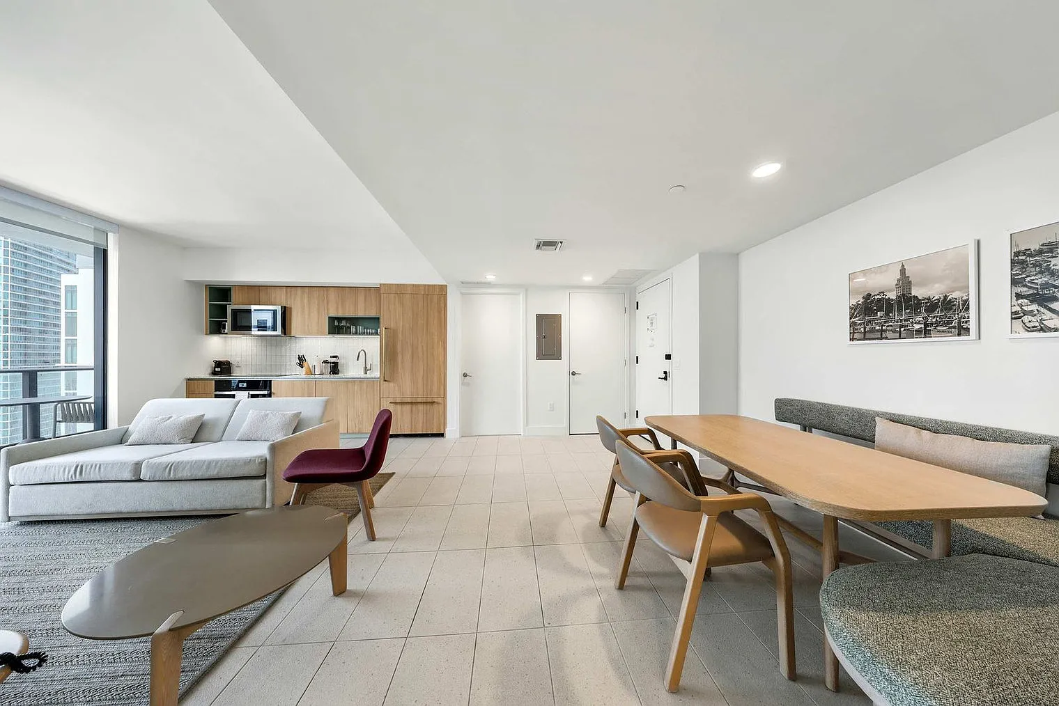 2 bed, 2.0 bath, 904 sqft, $5,431 — Photo 2