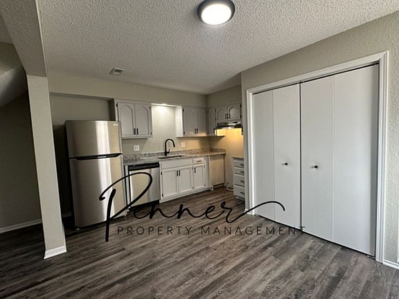 3rd image of 515 NE Newport Dr