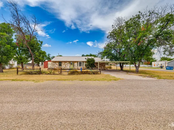 1202 W 11th St, Robert Lee, TX 76945
