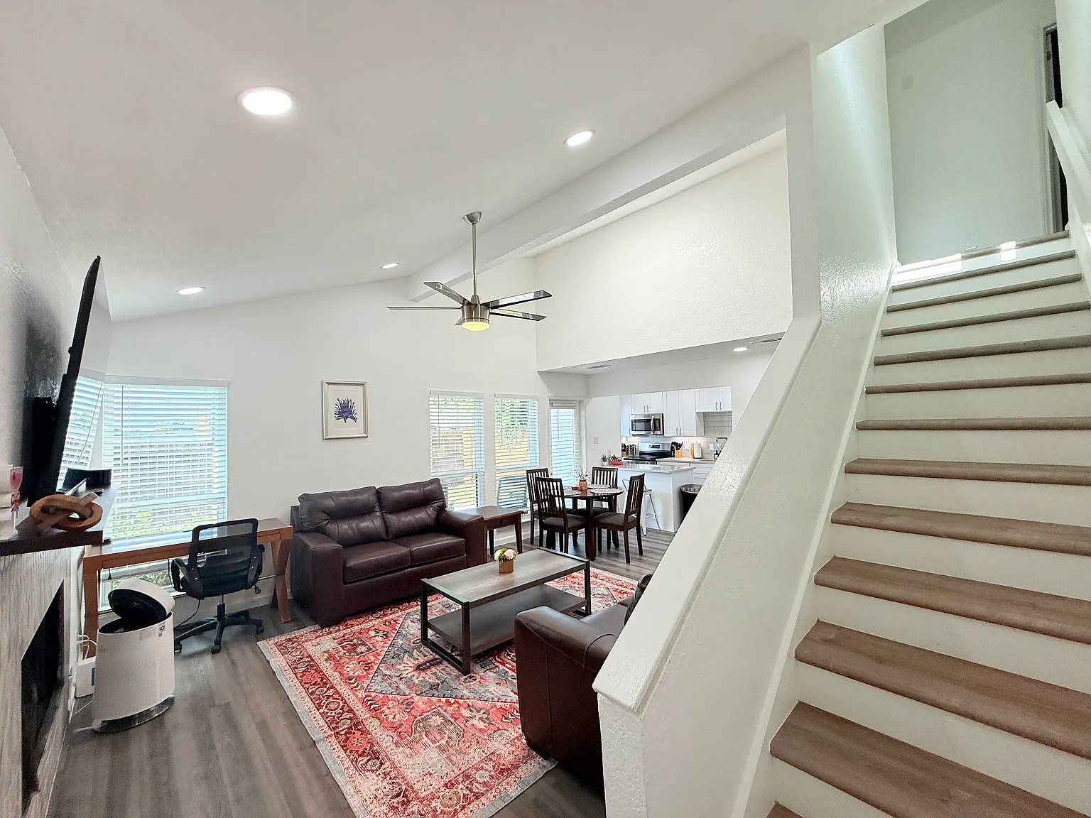 3 bed, 1500 sqft, $4,200 — Photo 1