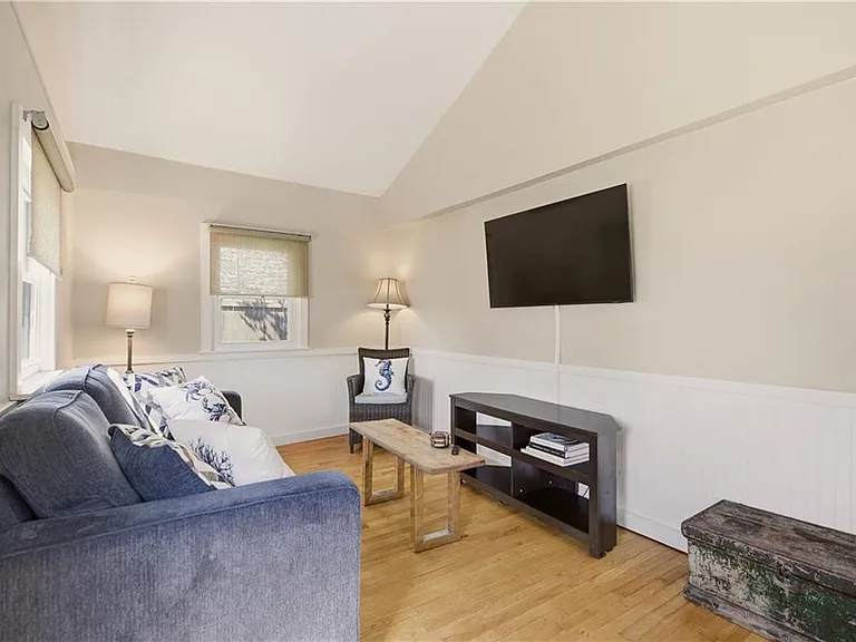 272 Riverside St — Photo 14