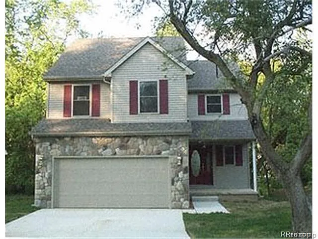 2290 Crown Dr photo 1