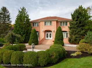 4 Pegasus Ct, Morganville, NJ 07751