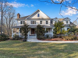 7 Carriage Hill Rd, Woodbridge, CT 06525