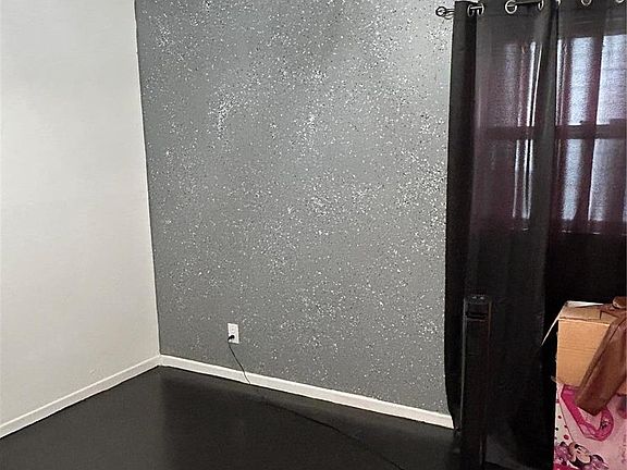 5th image of 453 Shepley Dr