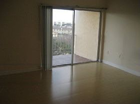 4th image of 9375 Fountainbleau Blvd APT L405