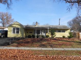 9 Turnabout Ln, Levittown, PA 19054